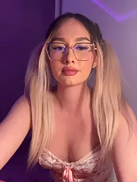 Snapshot of mollyxxx chatting on 02/03/26, 02:53 mollyxxx online show from 02/03/26, 02:53