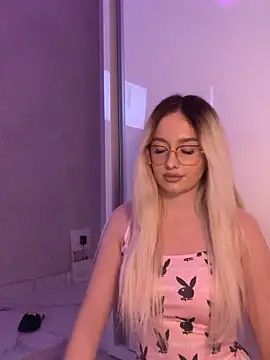 mollyxxx online show from 11/26/25, 12:49