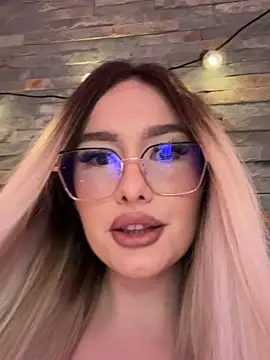 Snapshot of mollyxxx chatting on 02/21/26, 08:11 mollyxxx online show from 02/21/26, 08:11