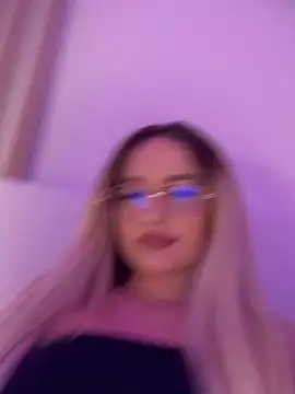 Snapshot of mollyxxx chatting on 02/26/26, 12:43 mollyxxx online show from 02/26/26, 12:43