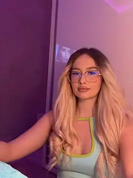 Snapshot of mollyxxx chatting on 01/06/26, 03:21 mollyxxx online show from 01/06/26, 03:21