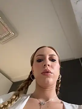 RockQueen A online show from 12/03/25, 04:46