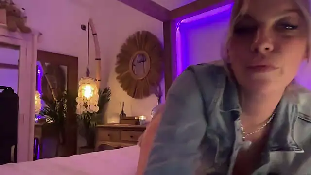 Snapshot of cyberchickie_maria chatting on 02/27/25, 09:14 cyberchickie maria online show from 02/27/25, 09:14