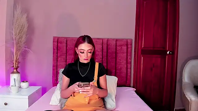 Snapshot of JupiteFox chatting on 12/23/25, 12:33 JupiteFox online show from 12/23/25, 12:33