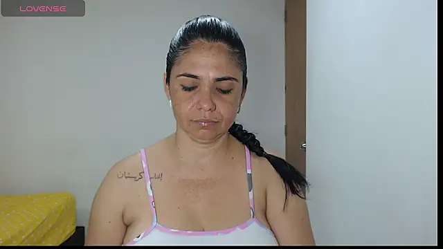 selena ferri online show from 09/29/25, 10:04