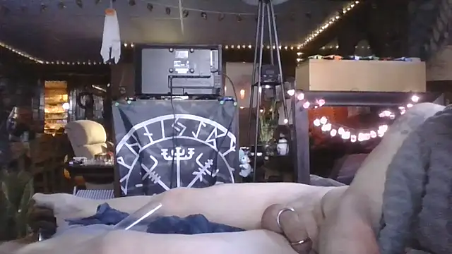 Makowboy online show from 10/25/25, 10:21