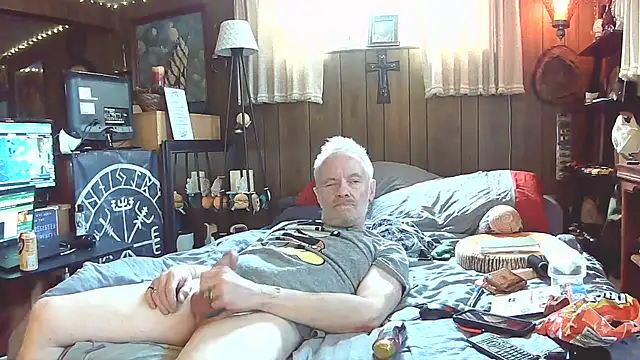 Snapshot of Makowboy chatting on 07/13/26, 11:26 Makowboy online show from 07/13/26, 11:26