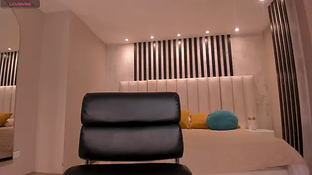 MiaRoberts1 online show from 03/19/26, 12:16