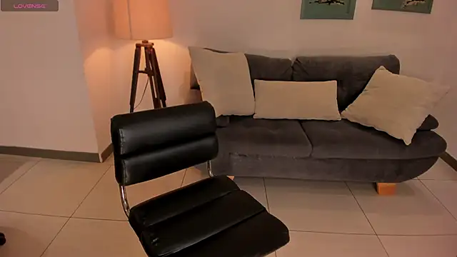 MiaRoberts1 online show from 11/09/25, 11:47