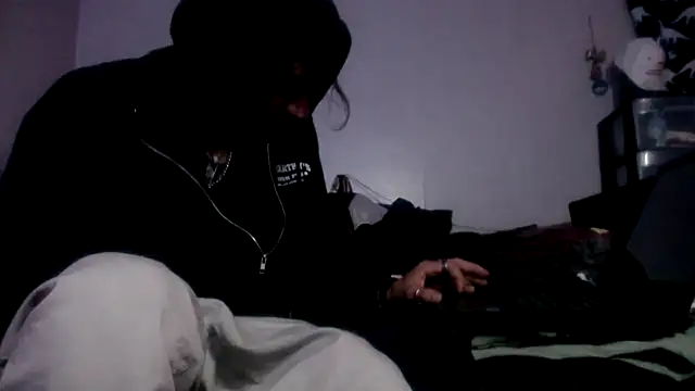 Snapshot of lickthecat chatting on 10/07/25, 01:12 lickthecat online show from 10/07/25, 01:12