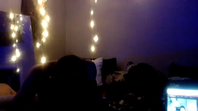 Snapshot of lickthecat chatting on 10/28/25, 06:34 lickthecat online show from 10/28/25, 06:34