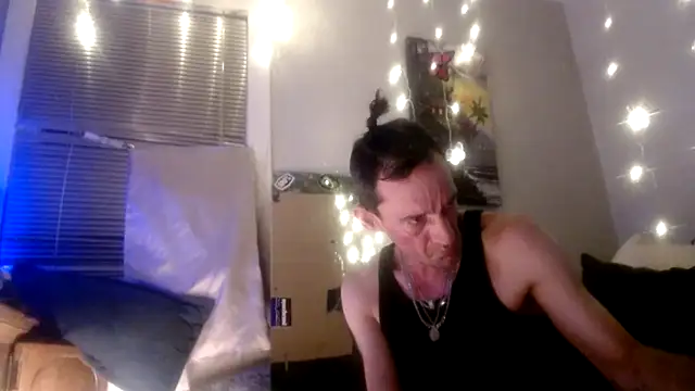 Snapshot of lickthecat chatting on 11/04/25, 01:15 lickthecat online show from 11/04/25, 01:15