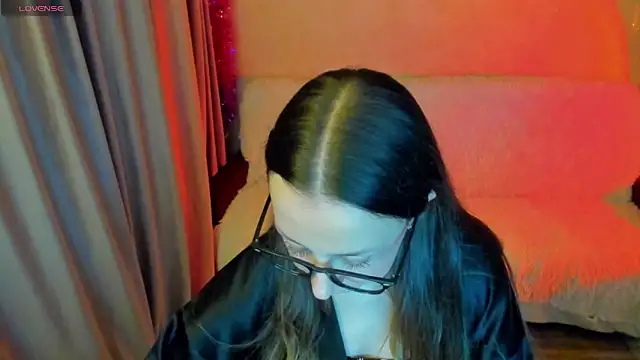 Snapshot of CurlySteph chatting on 10/15/25, 04:26 CurlySteph online show from 10/15/25, 04:26