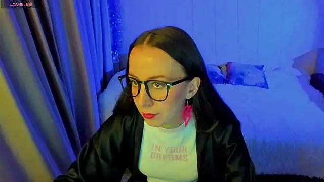 CurlySteph online show from 11/30/25, 10:21