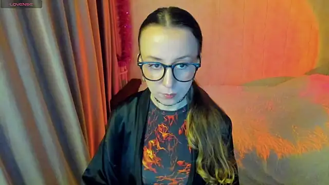 CurlySteph online show from 11/07/25, 06:01