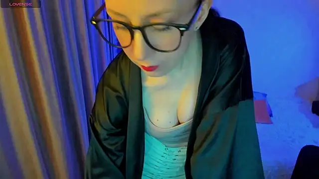Snapshot of CurlySteph chatting on 10/10/25, 04:19 CurlySteph online show from 10/10/25, 04:19