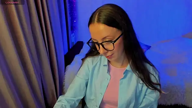 CurlySteph online show from 10/26/25, 04:40