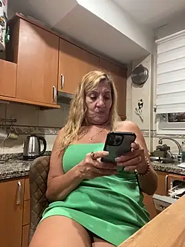 camelia3 online show from 10/04/25, 07:48