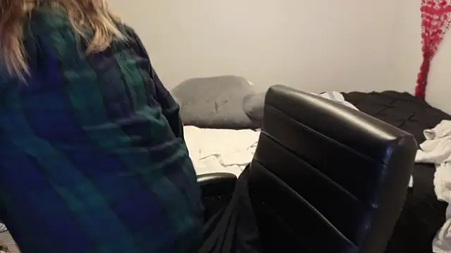 magicsparkles online show from 04/17/26, 02:36