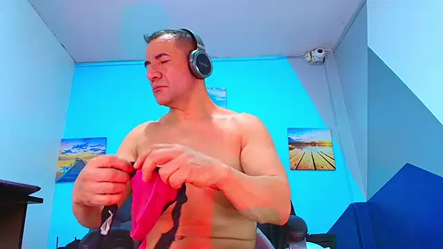 Snapshot of juanses_n_toro chatting on 11/03/25, 01:04 juanses n toro online show from 11/03/25, 01:04