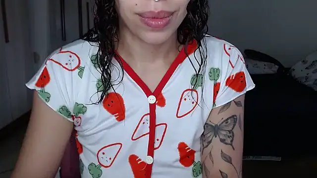 Snapshot of bustycarly chatting on 09/19/25, 12:42 bustycarly online show from 09/19/25, 12:42