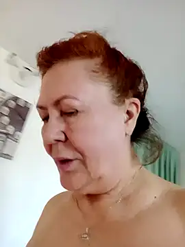 Snapshot of Hottie-Mom chatting on 04/30/26, 06:31 Hottie-Mom online show from 04/30/26, 06:31