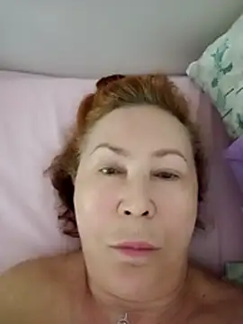 Snapshot of Hottie-Mom chatting on 05/27/26, 07:16 Hottie-Mom online show from 05/27/26, 07:16