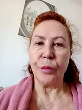 Snapshot of Hottie-Mom chatting on 04/22/26, 09:05 Hottie-Mom online show from 04/22/26, 09:05