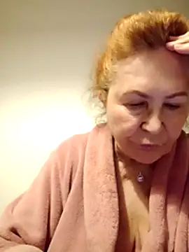 Snapshot of Hottie-Mom chatting on 04/07/26, 08:32 Hottie-Mom online show from 04/07/26, 08:32