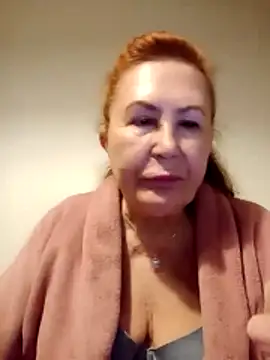 Snapshot of Hottie-Mom chatting on 04/30/26, 07:54 Hottie-Mom online show from 04/30/26, 07:54