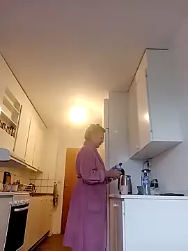 Hottie-Mom online show from 10/27/25, 08:26