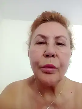 Snapshot of Hottie-Mom chatting on 06/26/26, 06:52 Hottie-Mom online show from 06/26/26, 06:52