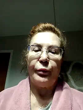 Hottie-Mom online show from 12/18/25, 09:36