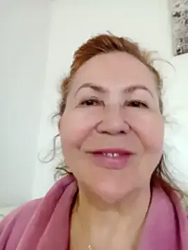 Snapshot of Hottie-Mom chatting on 05/20/26, 07:49 Hottie-Mom online show from 05/20/26, 07:49