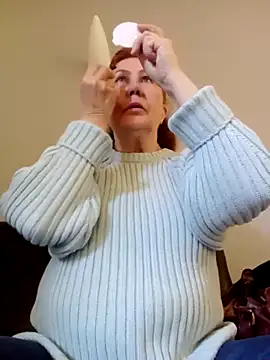 Snapshot of Hottie-Mom chatting on 04/23/26, 07:48 Hottie-Mom online show from 04/23/26, 07:48