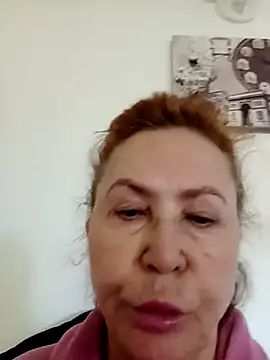 Snapshot of Hottie-Mom chatting on 05/23/26, 07:29 Hottie-Mom online show from 05/23/26, 07:29