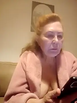 Snapshot of Hottie-Mom chatting on 04/09/26, 08:48 Hottie-Mom online show from 04/09/26, 08:48
