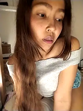 Snapshot of Colombiana219 chatting on 10/19/25, 01:30 Colombiana219 online show from 10/19/25, 01:30