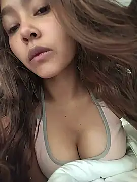 Snapshot of Colombiana219 chatting on 06/04/26, 02:44 Colombiana219 online show from 06/04/26, 02:44