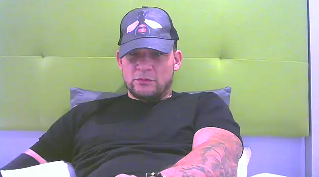 Snapshot of altenori112 chatting on 02/15/25, 04:14 altenori112 online show from 02/15/25, 04:14