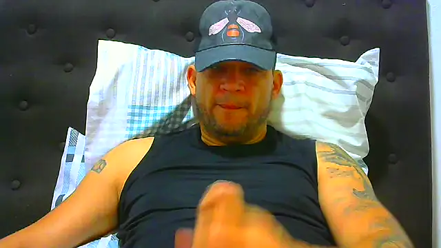 Snapshot of altenori112 chatting on 09/29/25, 02:23 altenori112 online show from 09/29/25, 02:23