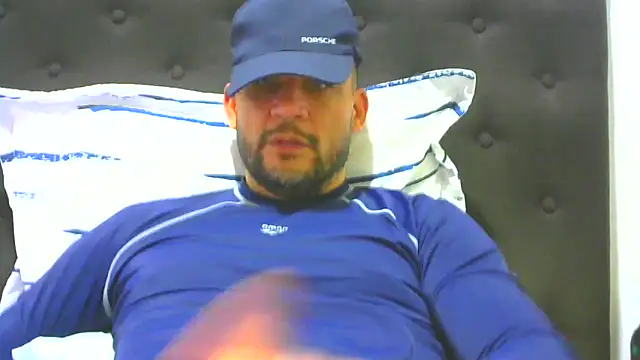 Snapshot of altenori112 chatting on 11/21/25, 02:32 altenori112 online show from 11/21/25, 02:32