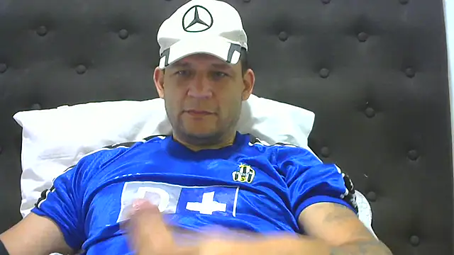 Snapshot of altenori112 chatting on 02/20/25, 07:41 altenori112 online show from 02/20/25, 07:41
