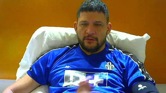 Snapshot of altenori112 chatting on 10/28/25, 02:05 altenori112 online show from 10/28/25, 02:05