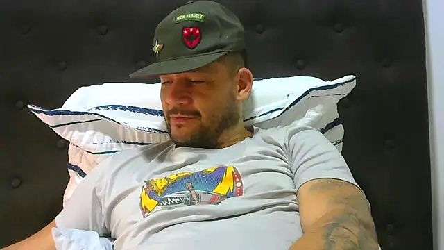 Snapshot of altenori112 chatting on 11/25/25, 03:51 altenori112 online show from 11/25/25, 03:51