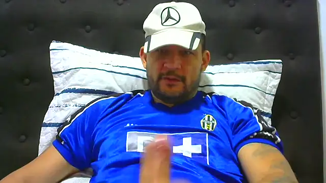 Snapshot of altenori112 chatting on 11/06/25, 02:32 altenori112 online show from 11/06/25, 02:32