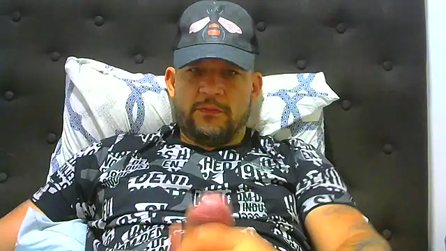 Snapshot of altenori112 chatting on 10/24/25, 02:05 altenori112 online show from 10/24/25, 02:05