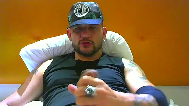 Snapshot of altenori112 chatting on 10/27/25, 01:50 altenori112 online show from 10/27/25, 01:50