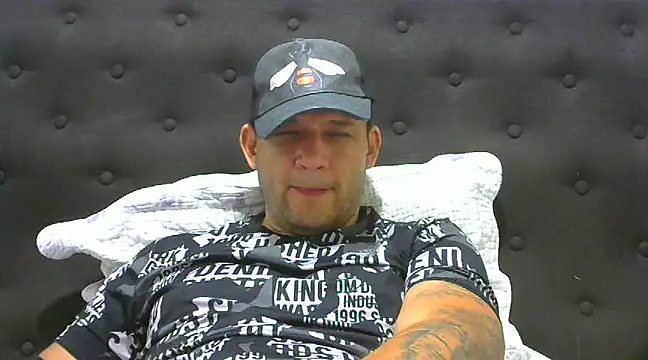 Snapshot of altenori112 chatting on 02/22/25, 04:29 altenori112 online show from 02/22/25, 04:29