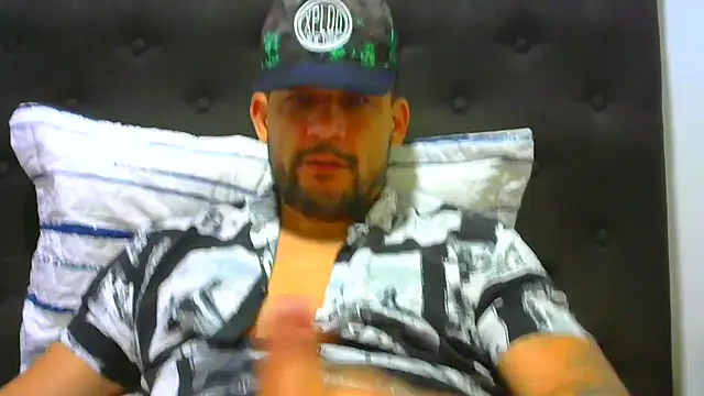 Snapshot of altenori112 chatting on 10/31/25, 01:46 altenori112 online show from 10/31/25, 01:46